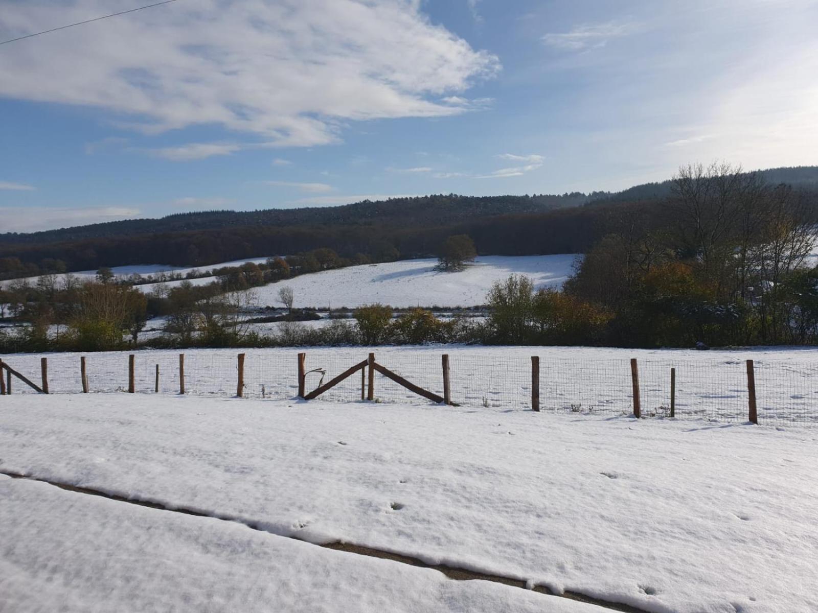 Gite Avec Vue Panoramique, Ideal Pour Un Weekend ! Mont-Saint-Jean  ภายนอก รูปภาพ